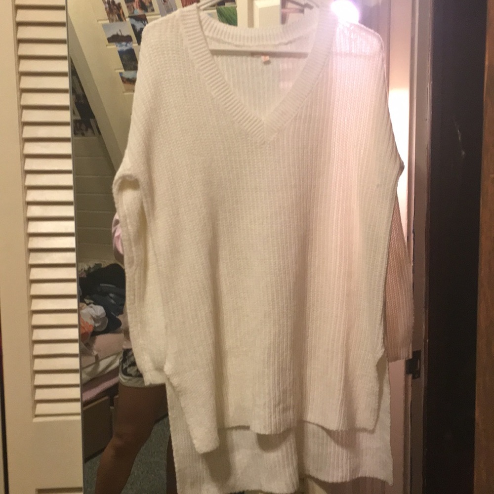 V neck white knit sweater
